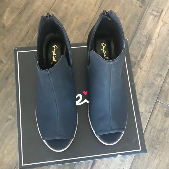 Side cut out peep toe booties - Picture 4 of 4